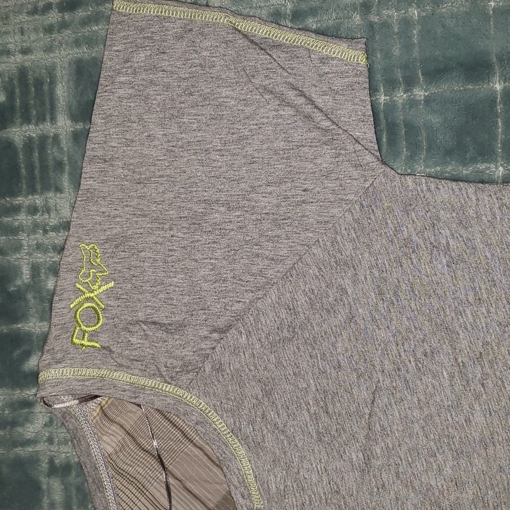 Fox v-neck tee - Picture 4 of 6
